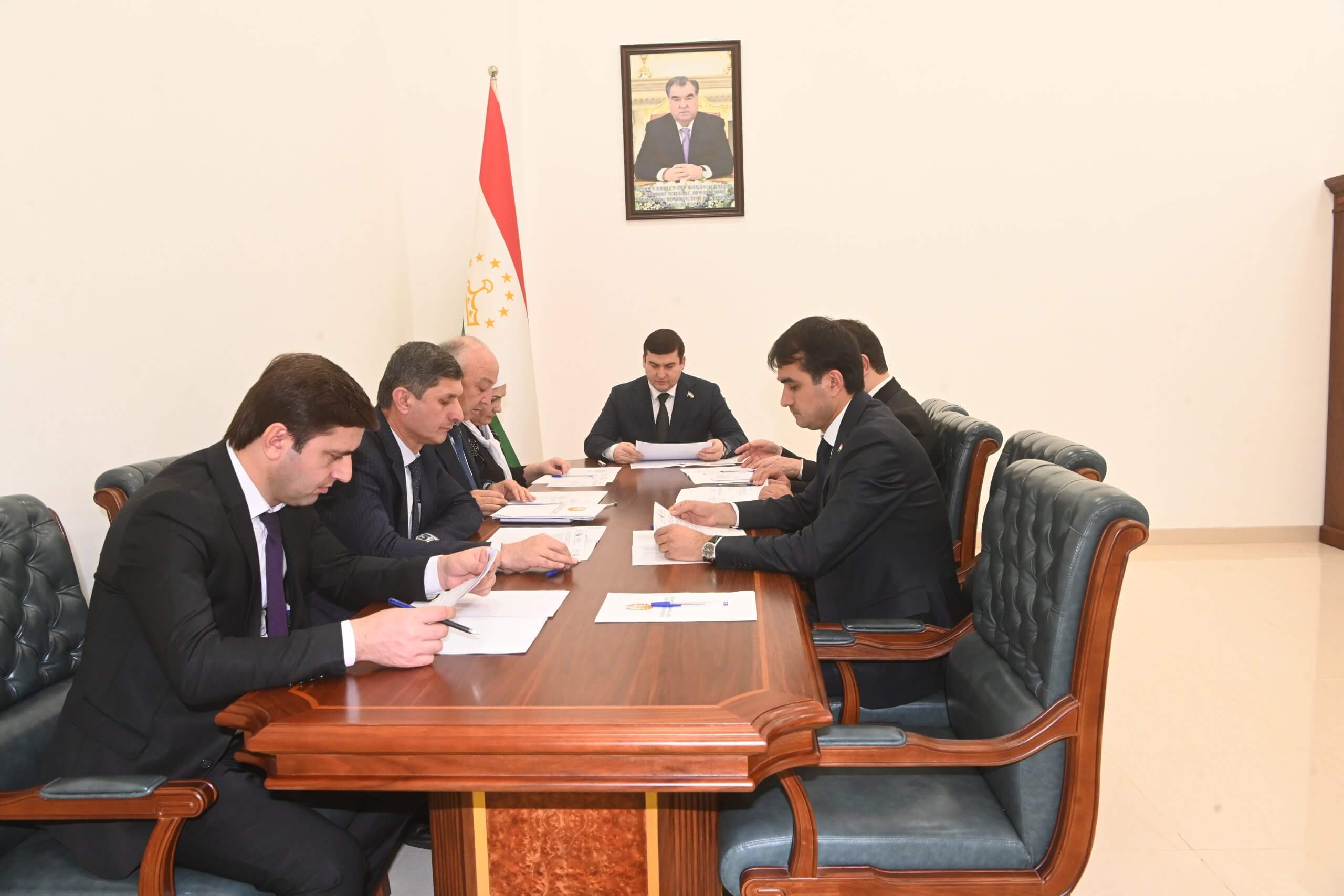 Барасии як масъала дар ҷаласаи Кумитаи Маҷлиси миллӣ